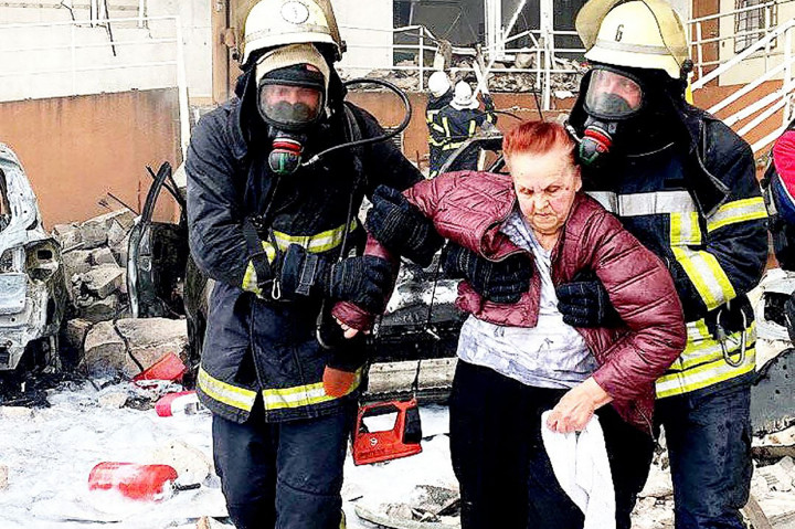 Presiden Ukraina Volodymyr Zelensky mengatakan seorang bayi termasuk di antara mereka yang tewas dalam serangan pada Sabtu, 23 April 2022, lalu.