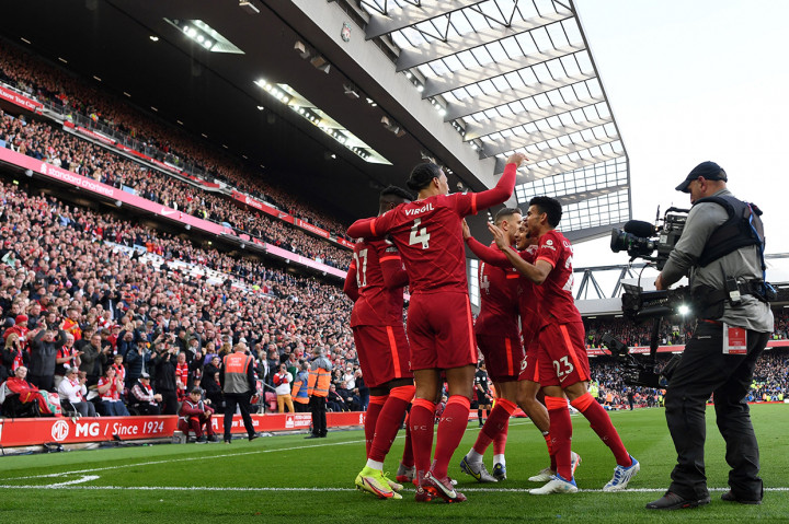 Tambahan tiga poin membuat Liverpool tetap di posisi kedua dengan 79 poin dari 33 laga, selisih satu angka dari Man City di posisi pertama. 