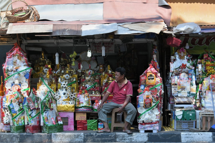 Harga parcel yang dijual beragam mulai dari Rp 150 ribu hingga Rp1,5 juta tergantung isi paket parcel.