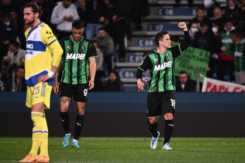 Sassuolo unggul terlebih dahulu lewat gol Giacomo Raspadori (38').