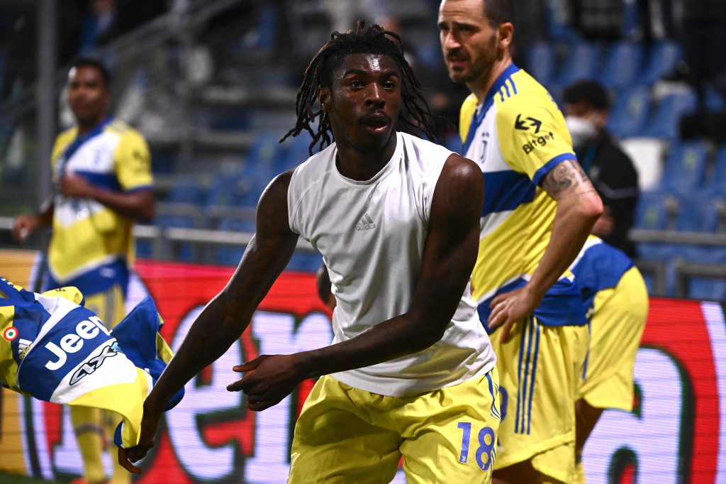 Sassuolo sebetulnya tampil sangat merepotkan Juventus. Di saat asyik menekan, Sassuolo malah kebobolan lewat gol Moise Kean (88'), yang membuat Juventus menang 2-1.