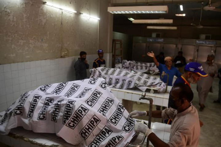 Surat kabar Jang, yang berbahasa Urdu melaporkan bahwa ledakan itu disebabkan oleh perangkat yang dikendalikan dari jarak jauh.