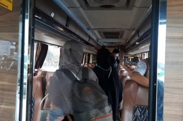 Mudik Lebaran tahun 2022 pada H-6, Selasa, 26 April 2022, di Terminal Kampung Rambutan, Jakarta, sudah mulai terlihat adanya lonjakan penumpang.