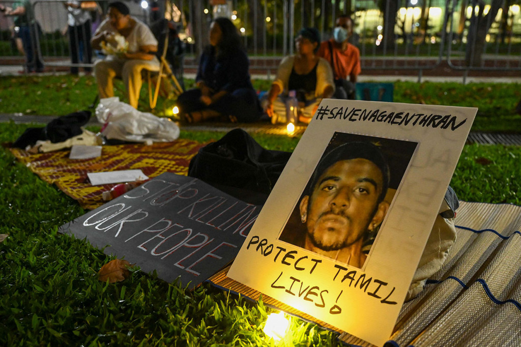 Nagaenthran ditangkap pada 2009 dengan barang bukti sejumlah kecil heroin saat ia berusaha memasuki Singapura, yang memiliki beberapa undang-undang narkoba yang paling ketat di dunia. Dia dijatuhi hukuman mati pada tahun berikutnya.