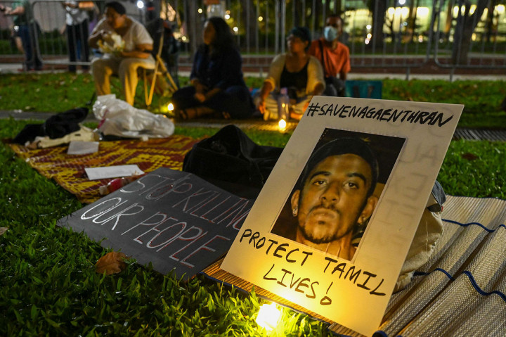 Nagaenthran ditangkap pada 2009 dengan barang bukti sejumlah kecil heroin saat ia berusaha memasuki Singapura, yang memiliki beberapa undang-undang narkoba yang paling ketat di dunia. Dia dijatuhi hukuman mati pada tahun berikutnya.