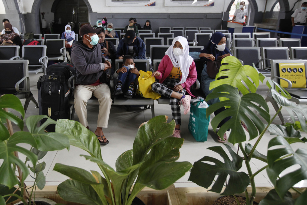 PT KAI menyatakan puncak arus mudik melalui moda transportasi kereta api akan terjadi pada 27 April sampai 1 Mei 2022 dengan kenaikan jumlah penumpang mencapai sebanyak 306.600 atau naik 95 persen. 