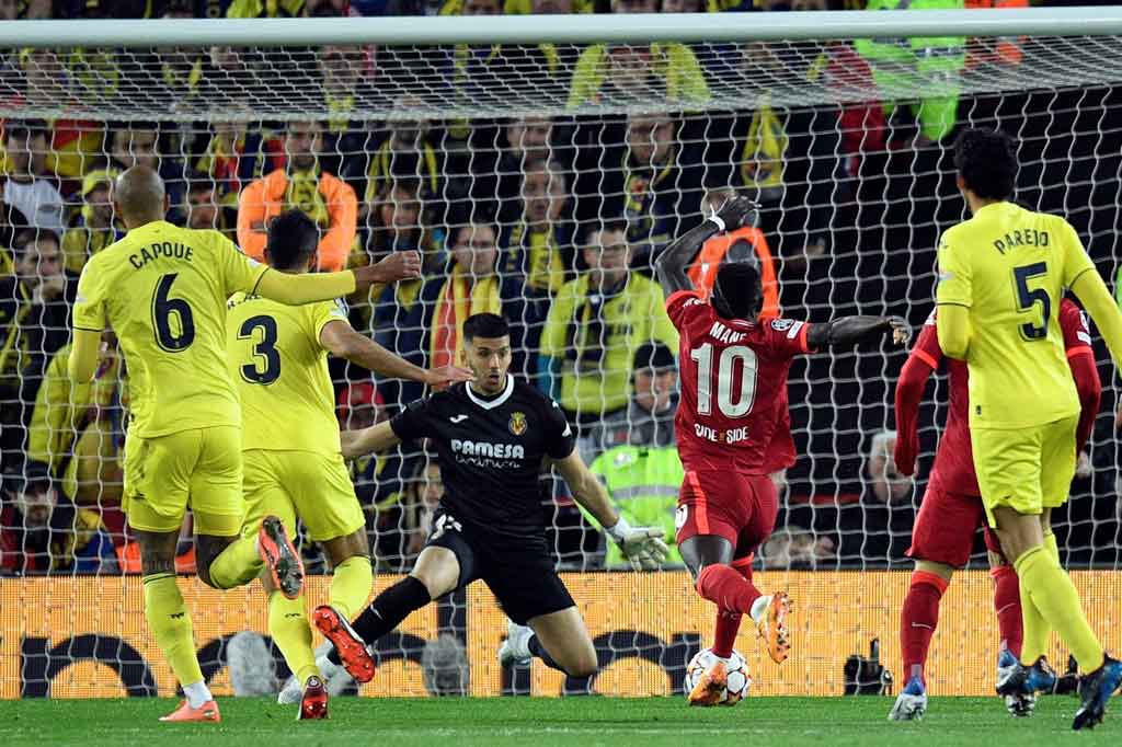 Hanya dua menit berselang, sontekan Mane menggandakan keunggulan timnya, setelah meneruskan umpan brilian Salah. Keunggulan The Reds menjadi 2-0.