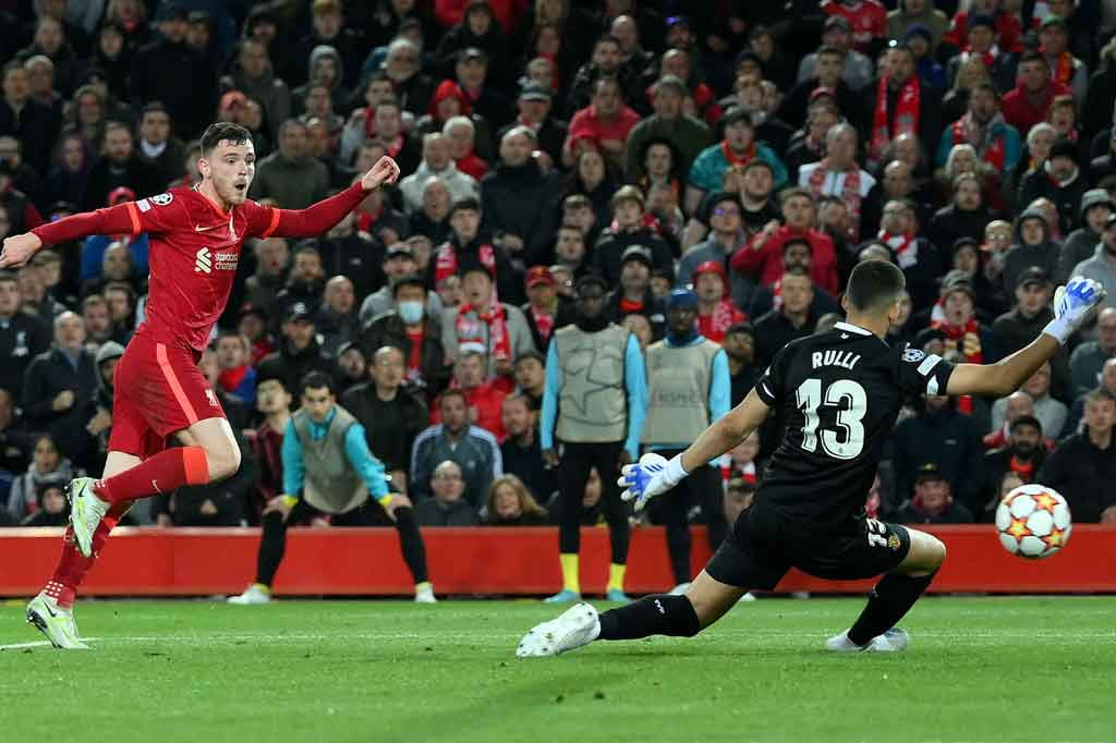 Liverpool sempat menambah keunggulan lewat sepakan Andrew Robertson. Namun, golnya dianulir karena sudah lebih dahulu berdiri dalam posisi offside.