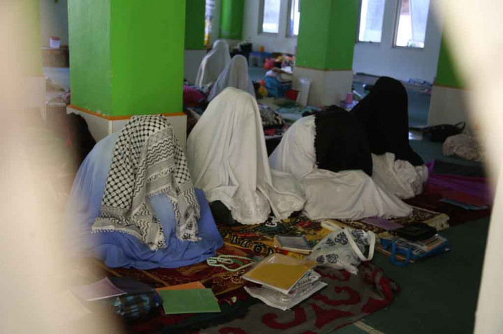 Ramadan di Bumi Serambi Mekkah memiliki sejuta tradisi, salah satunya yang kerap dilakukan sebagian umat muslim di Aceh yaitu ibadah suluk. Ibadah berzikir dengan menggunakan penutup kepala ini dilakukan untuk mendekatkan diri kepada Allah SWT, terlebih di 10 malam terakhir bulan Ramadan.