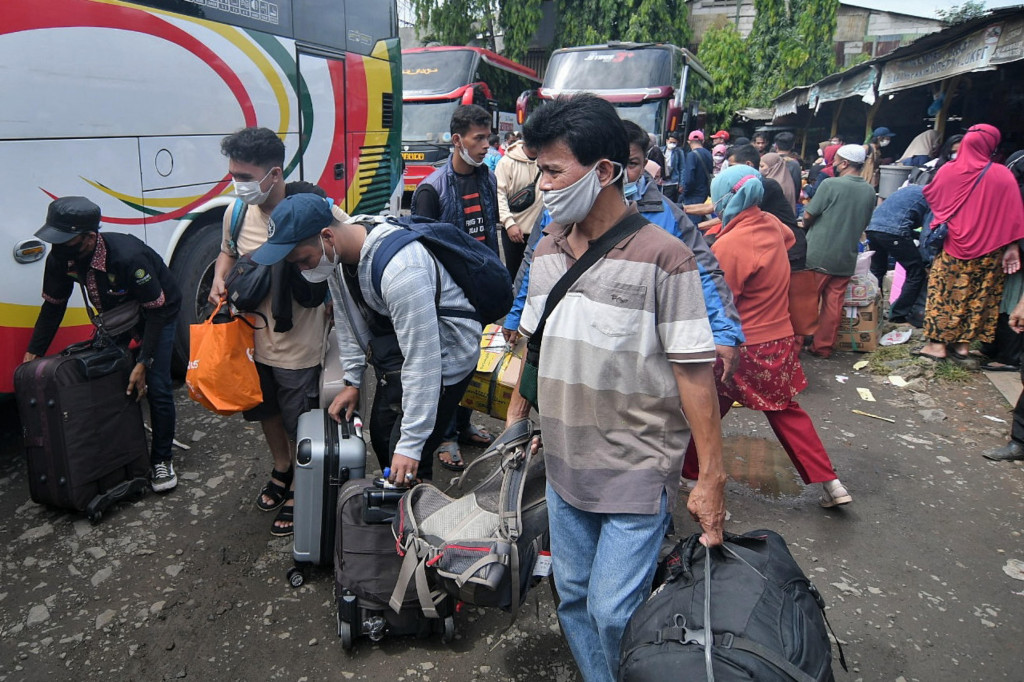 Puncak arus mudik di Terminal Lebak Bulus diprediksi akan terjadi pada 28 dan 29 April 2022.