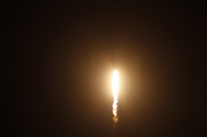 Ini tercatat sebagai perjalanan awak Dragon tercepat ke Stasiun Luar Angkasa Internasional, setelah menempuh jarak 420 kilometer di atas Samudra Pasifik dan bertemu di orbit.
