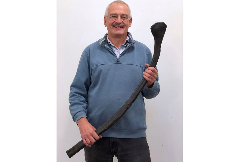 Dengan tubuh memanjang dan kepala kecil, leviathan prasejarah memiliki berat hingga 80 metrik ton (88 ton AS) dan tumbuh hingga 20 meter (meter), menjadikannya salah satu hewan terbesar yang pernah hidup.
