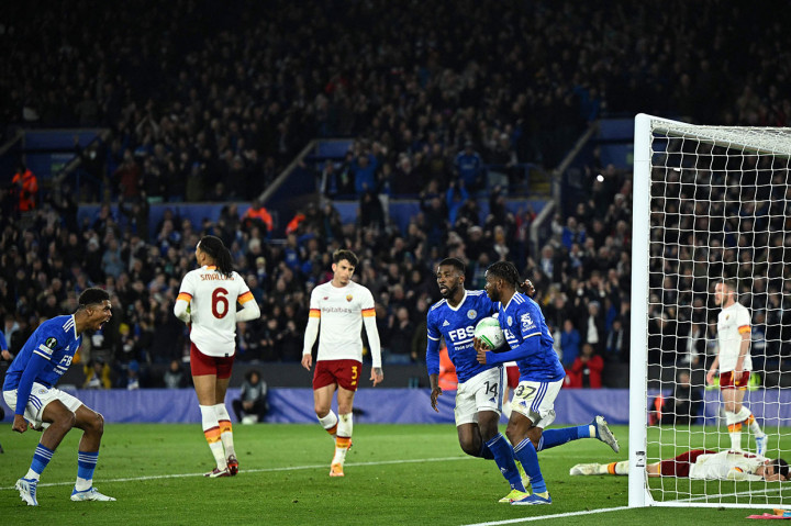 Selepas jeda, Leicester City mendominasi serangan dan The Foxes akhirnya mencetak gol penyama kedudukan pada menit ke-67 lewat upaya Ademola Lookman memanfaatkan umpan dari Harvey Barnes.