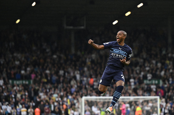Fernandinho melakukan selebrasi usai mencetak gol ke gawang Leeds United.