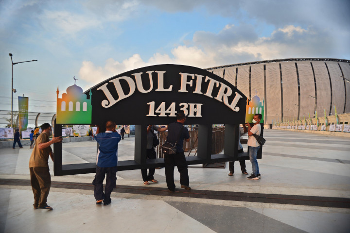 Pemprov DKI Jakarta menggelar Festival Bedug yang diikuti dari enam wilayah di Jakarta untuk menyemarakkan dan menyambut Idul Fitri 1443 H dan esoknya akan digelar Salat Id.