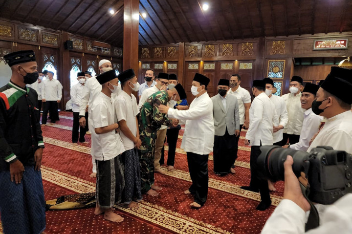 Dahnil mengatakan Prabowo juga akan melakukan silahturahmi ke sejumlah tokoh, termasuk Presiden Joko Widodo.
