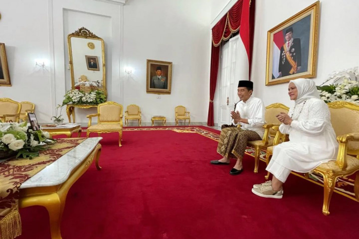 Momen Idulfitri 1443 Hijriah dimanfaatkan oleh Presiden Joko Widodo bersama Ibu Negara Iriana Joko Widodo untuk bersilaturahmi dengan Wakil Presiden Ma'ruf Amin dan Ibu Wury Ma'ruf Amin.