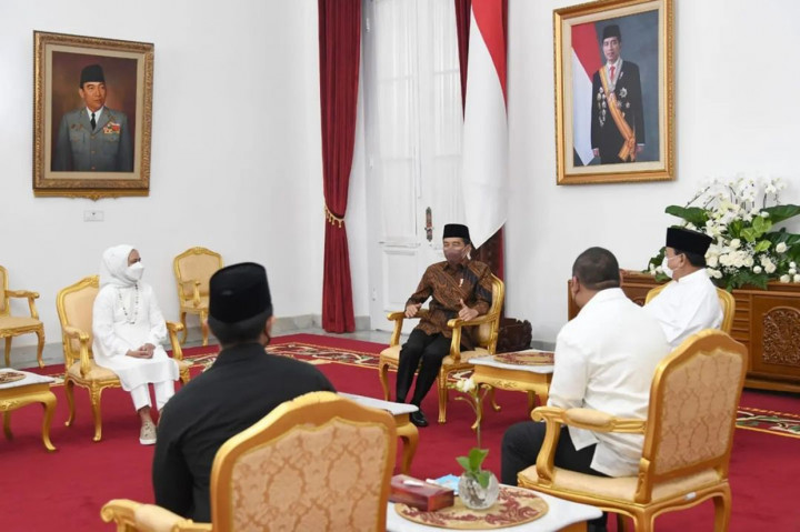 Dalam pertemuan tersebut, Jokowi dan Prabowo berbincang-bincang beragam hal yang ringan, tidak ada obrolan tentang politik maupun ekonomi.