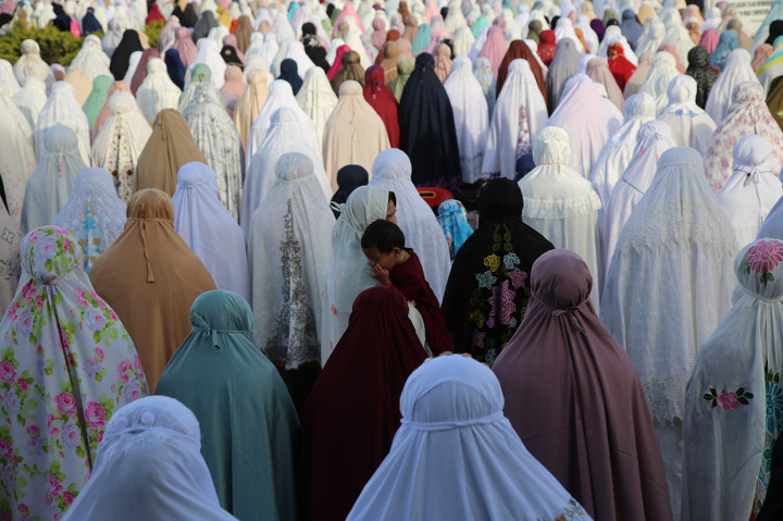 Pada pelaksanaan salat ied di MRB yang bertindak sebagai khatib yaitu Prof DR Syahrizal Abbas. Sementara Ustadz Miswar Muhammad sebagai imam dan imam penggantinya Abdul Manaf.