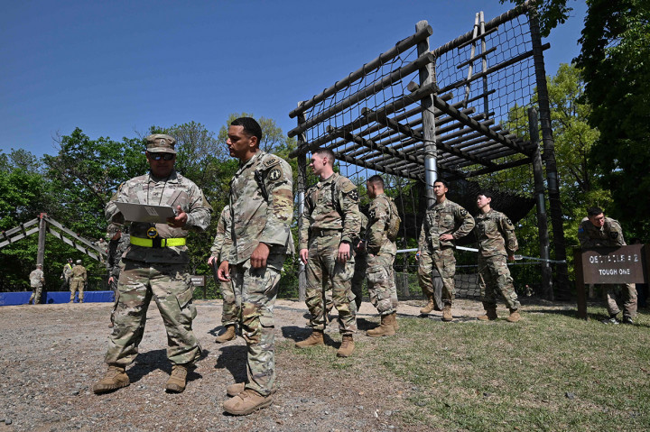 Tentara Amerika Serikat mengikuti kompetisi prajurit terbaik tahunan yang diadakan oleh Divisi Infanteri ke-2 Amerika Serikat di Camp Casey, Dongducheon, Korea Selatan. AFP Photo/Jung Yeon-je