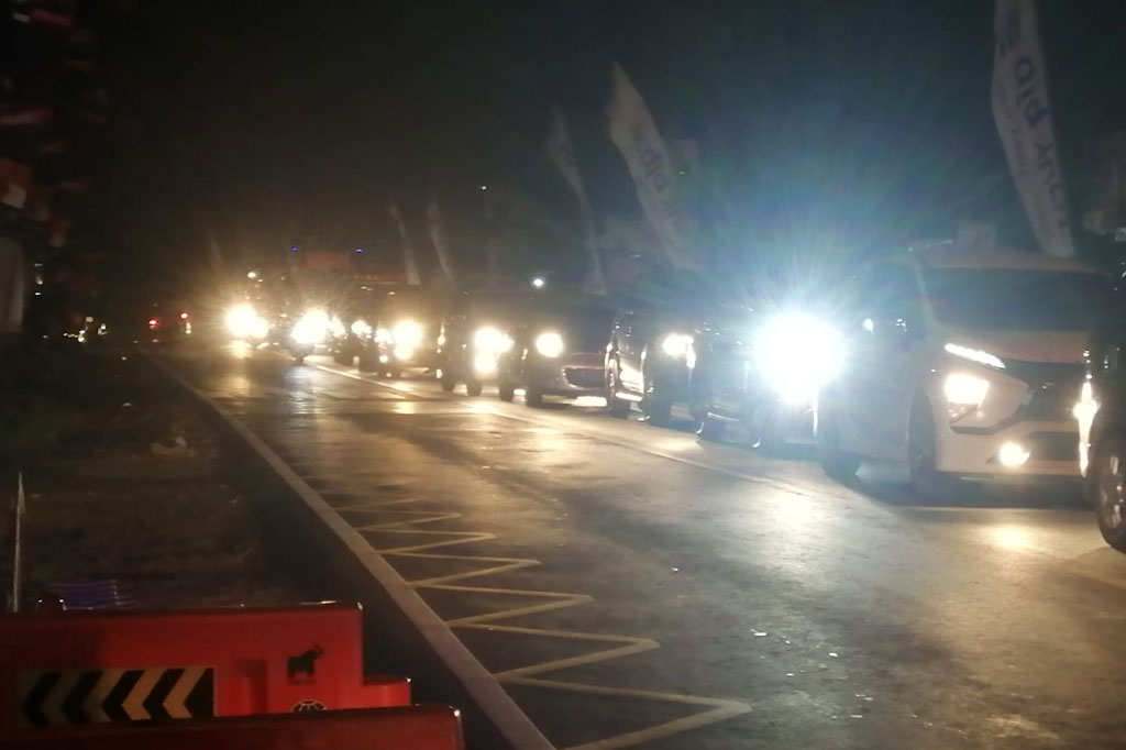 Memasuki H+2 Lebaran 1443 Hijriah, arus mudik dari arah Tasikmalaya melalui Limbangan maupun Malangbong, Kabupaten Garut, Jawa Barat sejak Selasa, 3 Mei 2022 malam hingga Rabu, 4 Mei 2022 pagi, kondisinya padat merayap dan mengalami kemacetan panjang.