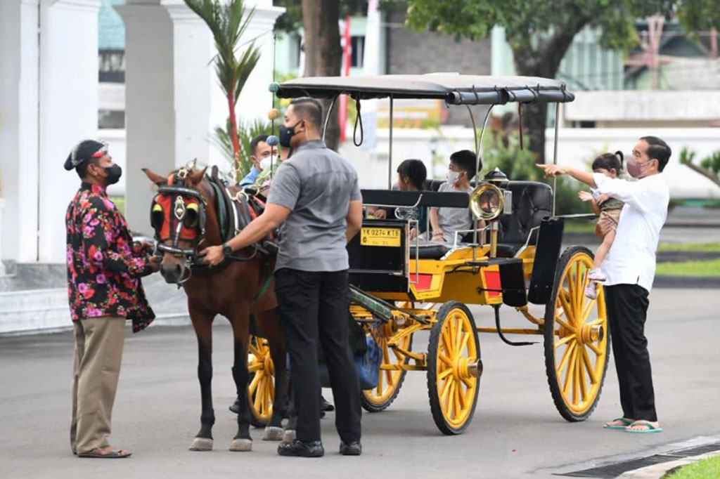 Momen Idulfitri 1443 Hijriah dimanfaatkan warga untuk berkumpul bersama keluarga, tidak terkecuali Presiden Joko Widodo.
