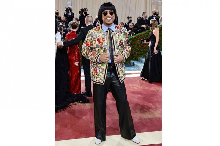 Dia juga melakukan gerakan jenaka di atas karpet merah Met Gala. Dalam wawancaranya dengan media Eonline, Paak mengatakan dirinya tak tampil di Met Gala namun hanya ingin menikmati pertunjukan musisi lain.