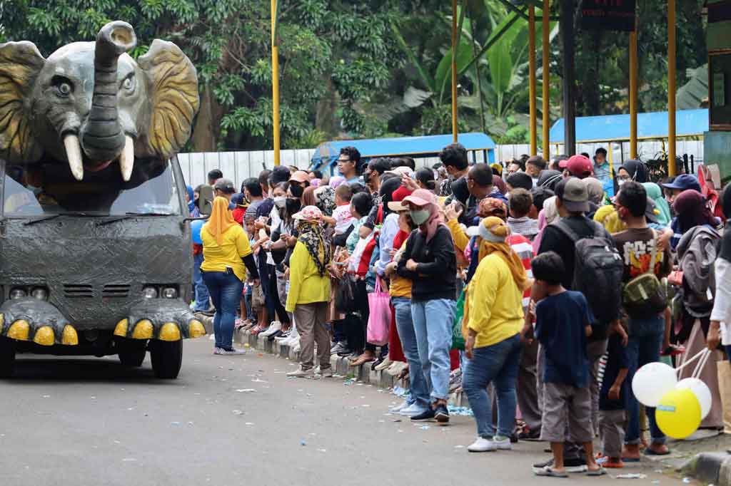 Warga Jakarta dan sekitarnya memanfaatkan libur Idulfitri 1443 H untuk berekreasi bersama keluarga ke tempat-tempat wisata di Ibu Kota. 