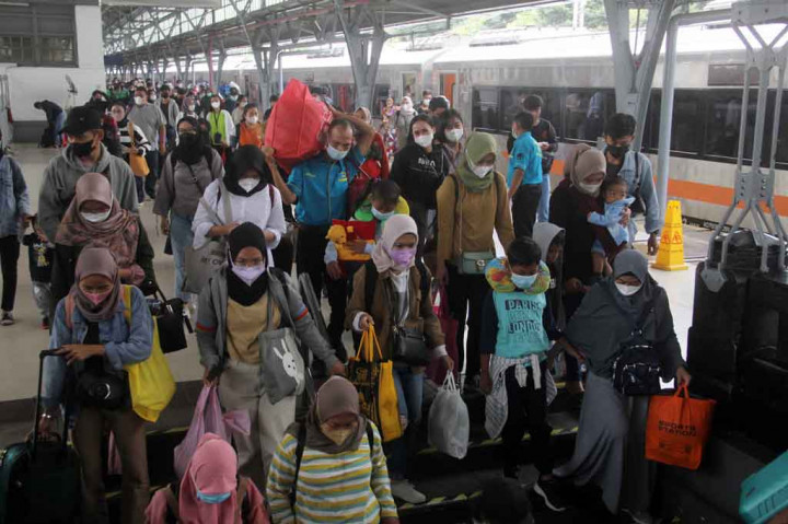 Sebanyak 32.894 pemudik arus balik tiba di sejumlah stasiun kawasan Daerah Operasional (Daop) 1 Jakarta pada H+1 Lebaran atau Rabu, 4 Mei 2022 pagi.