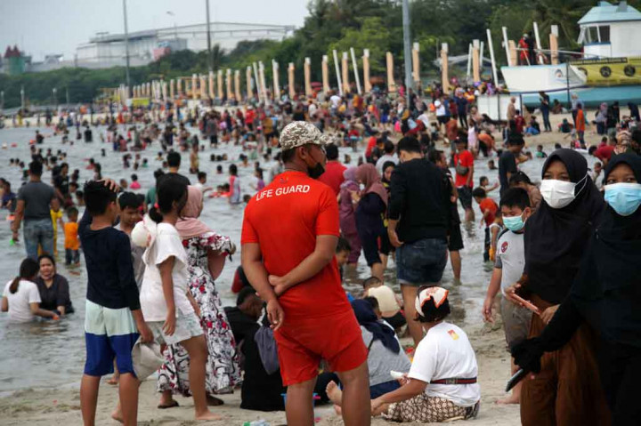 Pengelola Taman Impian Jaya Ancol memperkirakan jumlah pengunjung mencapai rata-rata 55.000 orang per hari selama masa libur Lebaran tahun ini. Hal tersebut realistis lantaran pada hari kedua libur Lebaran, objek wisata tersebut dikunjungi 70.000 orang.