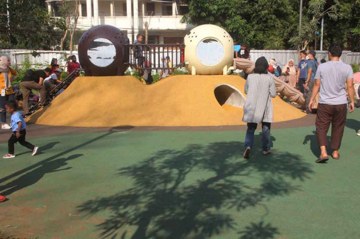 Tebek Eco Park memiliki luas tanah sekitar 2,5 hektar dan menjadi tempat populer untuk hiburan, sosialisasi, dan rekreasi bagi masyarakat sekitar.