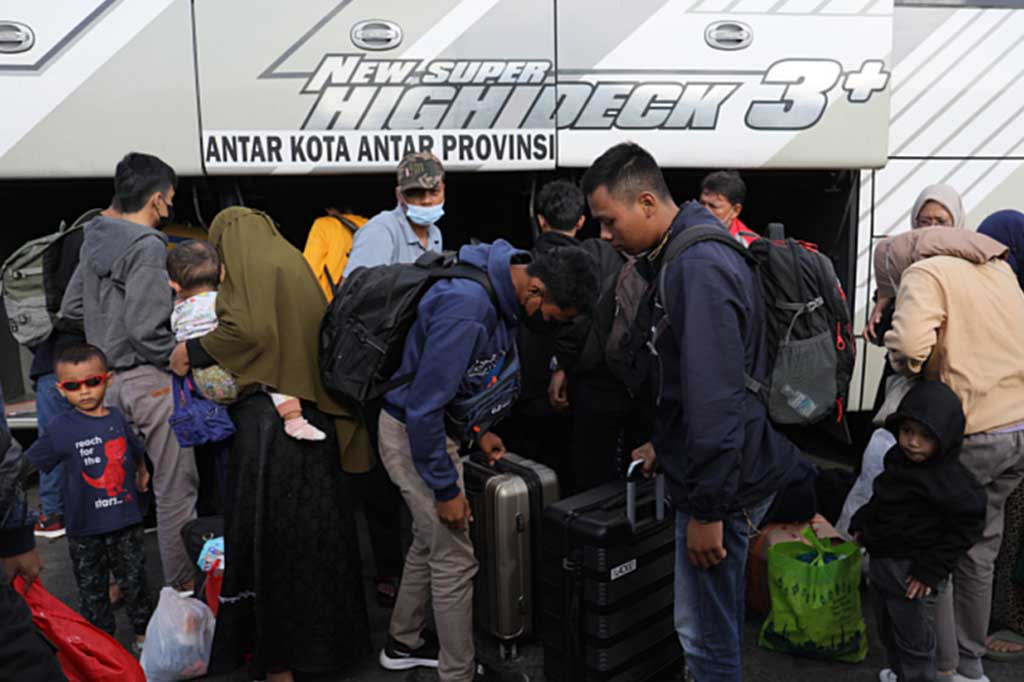 Menurut data pengelola Terminal Kalideres, pada Rabu, 4 Mei 2022 atau H+1, jumlah penumpang yang tiba berjumlah 367 orang dengan menggunakan 102 armada bus. Angka tersebut meningkat dibanding Selasa, 3 Mei 2022 atau H2, dengan jumlah penumpang tiba sebanyak 213 orang dengan menggunakan 86 bus.