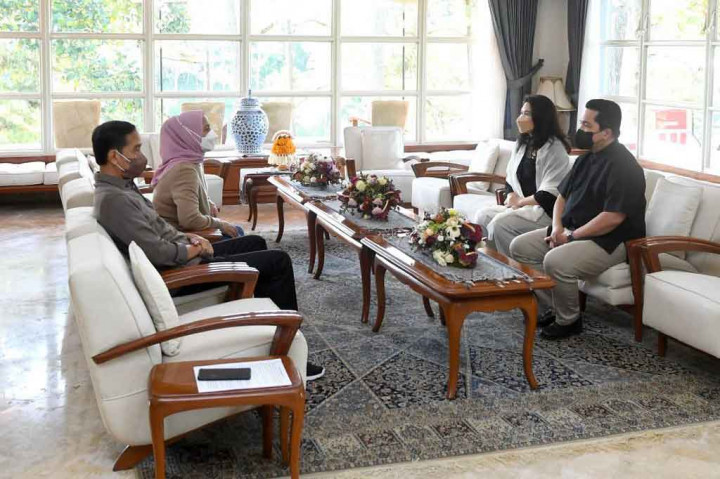 Erick Thohir menyatakan bahwa sebelum melakukan pengecekan kesiapan fasilitas BUMN terkait arus balik dan libur Lebaran, dirinya bersama istri menyempatkan diri bersilaturahmi dengan Jokowi dan Ibu Negara Iriana Jokowi di Istana Tampaksiring.