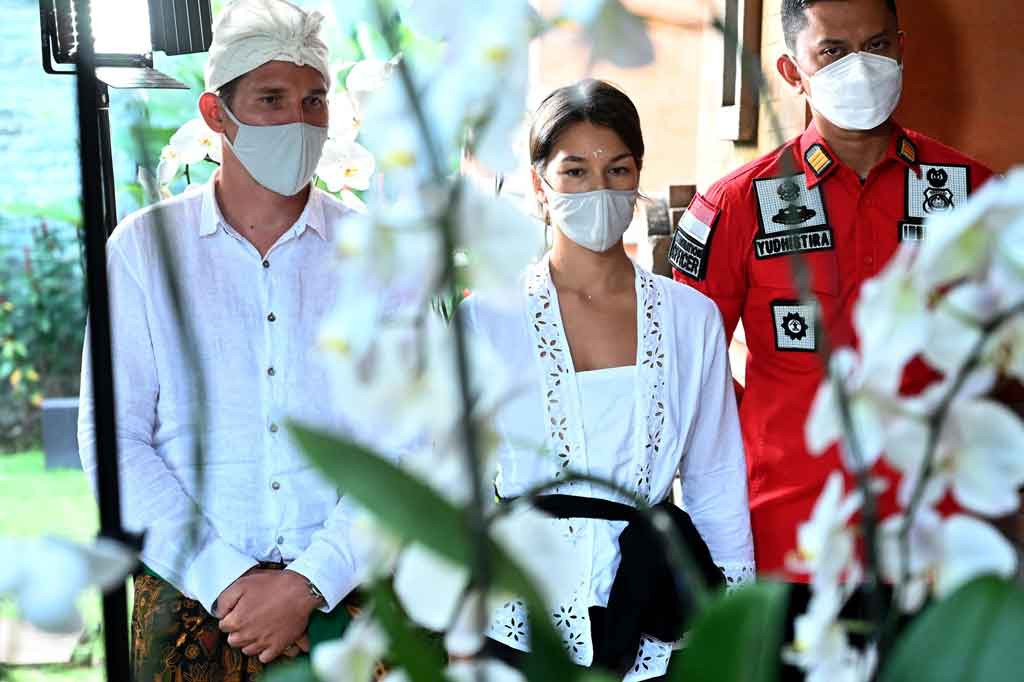 Kepala Kanwil Kemenkumham Bali Jamaruli Manihuruk menyampaikan bahwa dari hasil pemeriksaan, WNA tersebut terbukti melakukan kegiatan yang membahayakan ketertiban umum dan tidak menghormati peraturan yang berlaku.  