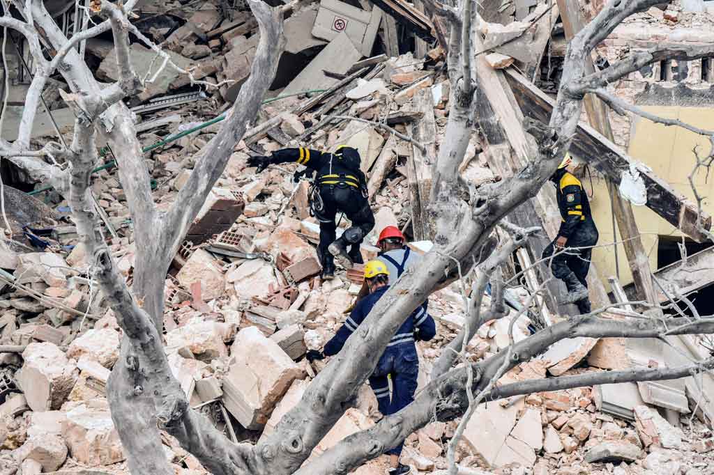 Pemandangan Hotel Saratoga setelah ledakan dahsyat di Havana, pada Jumat, 6 Mei 2022 waktu setempat.