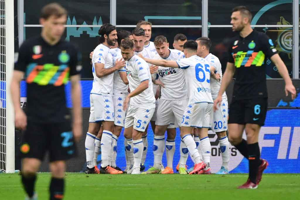 Empoli, yang berada di urutan ke-14, mendominasi babak pertama dengan Andrea Pinamonti, yang dipinjam dari Inter, membuat tim tamu unggul saat pertandingan baru berjalan lima menit.