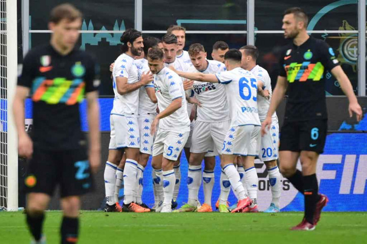 Empoli, yang berada di urutan ke-14, mendominasi babak pertama dengan Andrea Pinamonti, yang dipinjam dari Inter, membuat tim tamu unggul saat pertandingan baru berjalan lima menit.