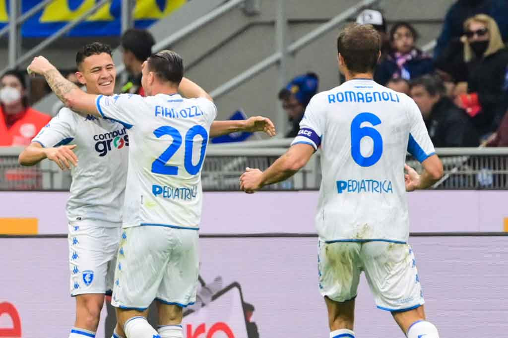 Gelandang asal Albania Kristjan Asllani menambahkan keunggulan Empoli pada menit ke-28.