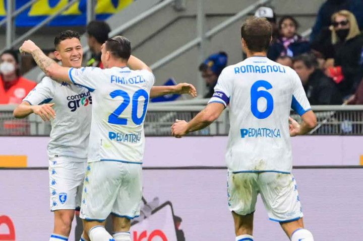 Gelandang asal Albania Kristjan Asllani menambahkan keunggulan Empoli pada menit ke-28.