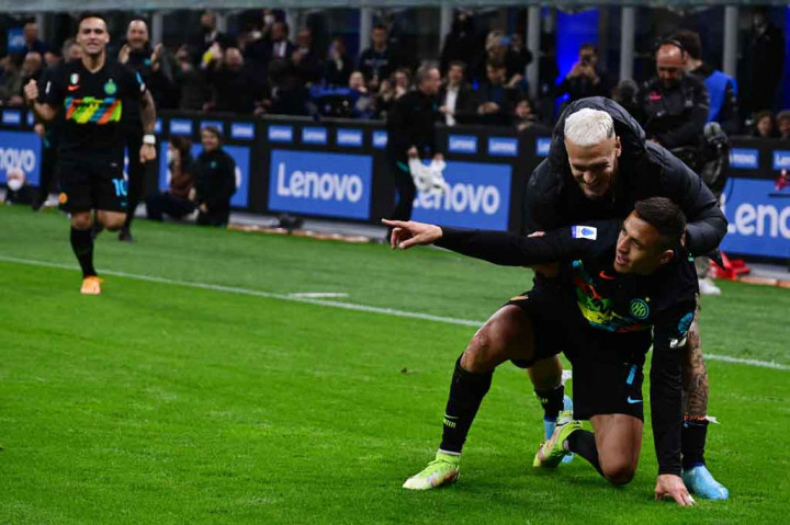 Mantan striker Arsenal Alexis Sanchez menambahkan gol keempat di detik-detik terakhir pertandingan.