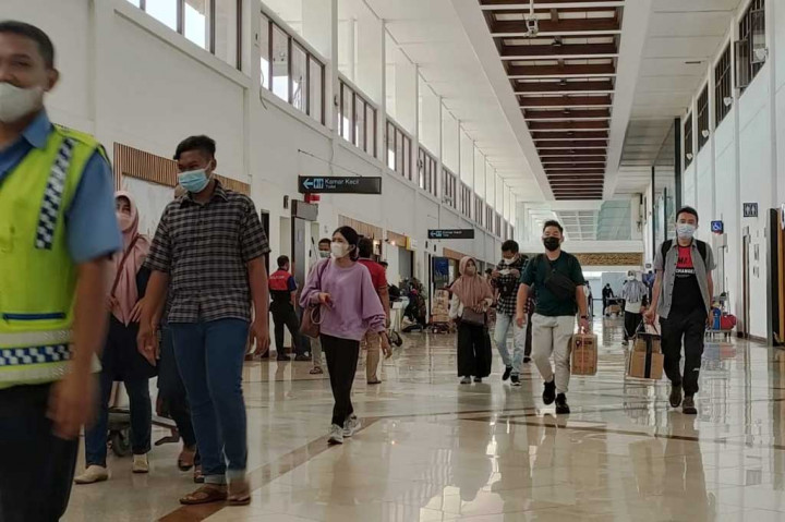 Puncak arus balik Lebaran 2022 di Bandara Juanda, Kabupaten Sidoarjo, Jawa Timur terjadi pada Sabtu, 7 Mei 2022, dengan jumlah penumpang diperkirakan 39 ribu orang.