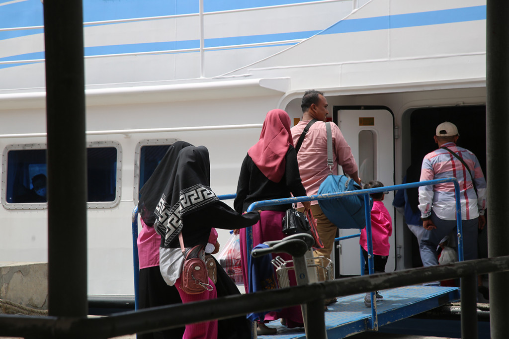 Sebanyak dua belas ribuan lebih wisatawan keluar masuk Sabang sejak lebaran Idulfitri 1443 Hijriah. Mulai tanggal 2 hingga 7 Mei 2022 Pelabuhan Ulee Lheue sudah mulai padat.