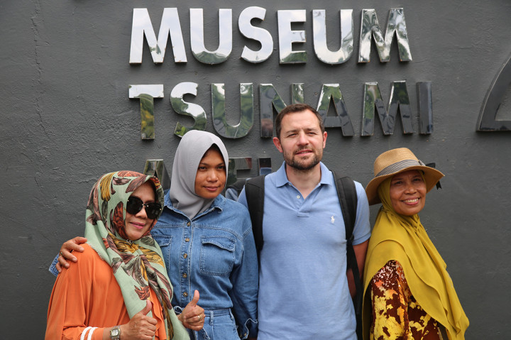 Sementara itu, Kepala UPTD Museum Tsunami Aceh, M Syaputra, menyebutkan, lonjakan pengunjung museum pada hari lebaran memang sudah diprediksi sebelumnya karena mengingat banyak wisatawan yang juga berlibur ke Aceh.
