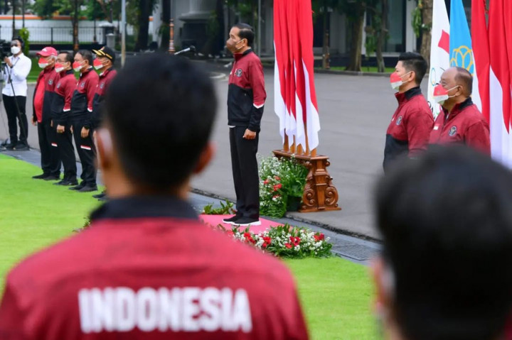 Presiden Joko Widodo (Jokowi) secara resmi melepas kontingen Indonesia yang akan berlaga di pesta olahraga SEA Games XXXI Vietnam 2021. Acara pelepasan digelar di Halaman Istana Merdeka, Jakarta, Senin, 9 Mei 2022