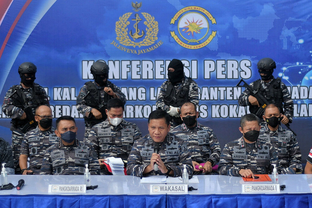 Wakil Kepala Staf TNI Angkatan Laut (Wakasal) Laksamana Madya TNI Ahmadi Heri Purwono mengatakan ini adalah modus oknum menyelundupkan narkotika lewat perairan. Dia menduga si pelaku melempar barang tersebut dengan pelampung dan nantinya akan ada orang yang mengawasi dan mengambil barang tersebut hingga sampai ke perairan Indonesia.