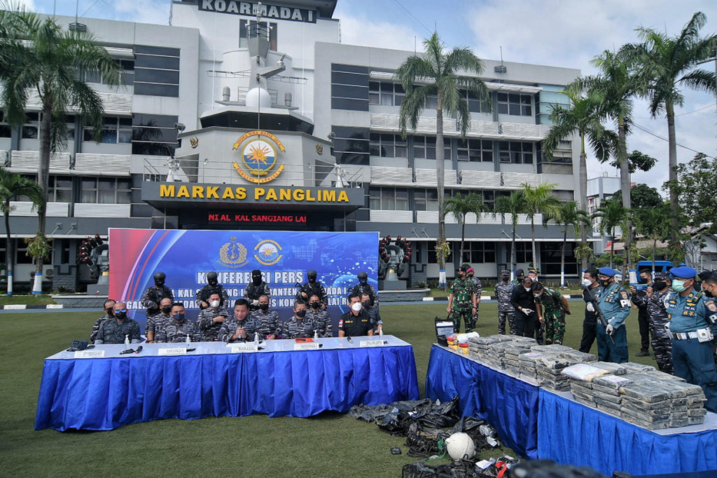 Ahmadi mengatakan TNI AL memang mengerahkan anggota selama arus mudik lebaran kemarin. Ada 5.000 prajurit TNI AL dan 40 KRI dikerahkan untuk mengamankan seluruh perairan, termasuk jalur mudik di pelabuhan.