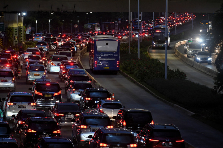 Kendaraan warga pun kembali memadati sejumlah ruas jalan protokol.