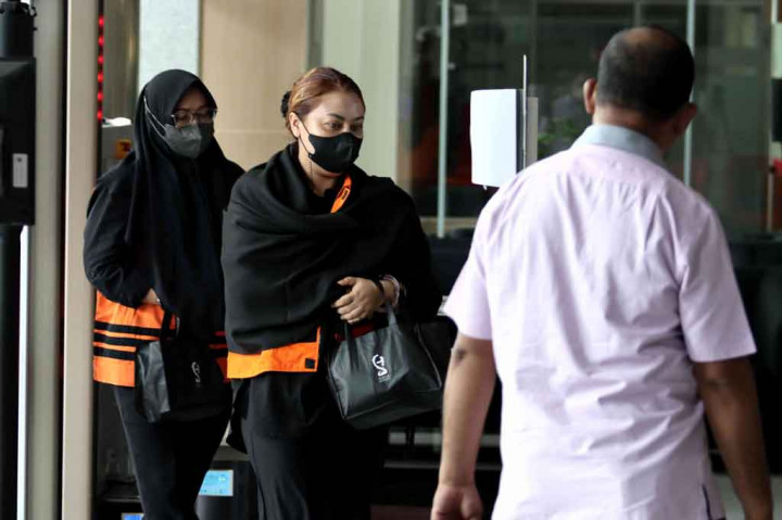 Ade Yasin diperiksa sebagai saksi untuk mengonfirmasi barang bukti dugaan suap pengurusan laporan keuangan Pemerintah Kabupaten Bogor tahun 2021. 