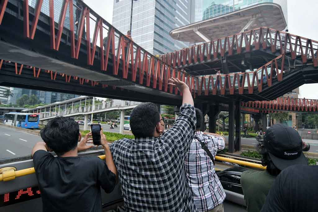 Kepala Departemen Komunikasi Korporasi dan CSR PT TransJakarta Iwan Samariansyah mengatakan pelanggan dapat menikmati layanan bus wisata gratis tersebut mulai pukul 10.00 WIB - 21.00 WIB. Meski gratis, pelanggan akan diberikan tiket sobek (tiso) sebelum memasuki armada bus.