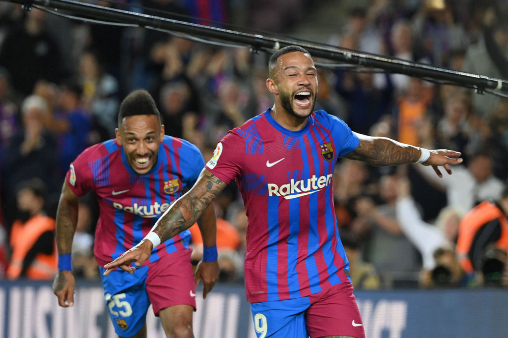 Celta Vigo lebih mendominasi permainan hingga pertengahan babak pertama. Namun Barcelona yang berhasil membuka keunggulan terlebih dahulu pada menit ke-30 lewat sepakan Memphis Depay menyelesaikan umpan Ousmane Dembele. Skor menjadi 1-0.